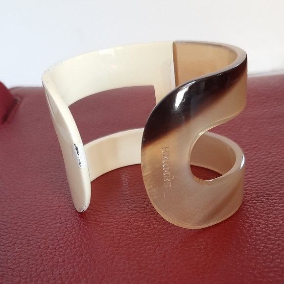 Hermès Ivory and Chestnut Cuff Bracelet - Picture 1 of 10